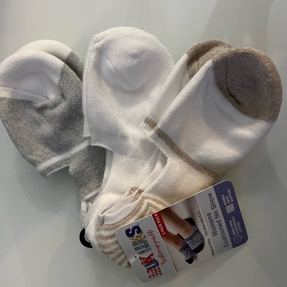 New with tags,no show Muk Luks socks - Picture 5 of 5